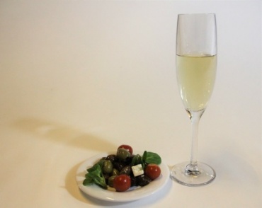 7.5" melamine diamond white plate 